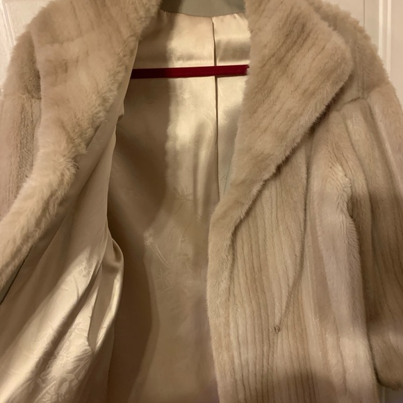 COPY - Stunning Vintage ILGWV Fur Coat/Jacket - Picture 8 of 14